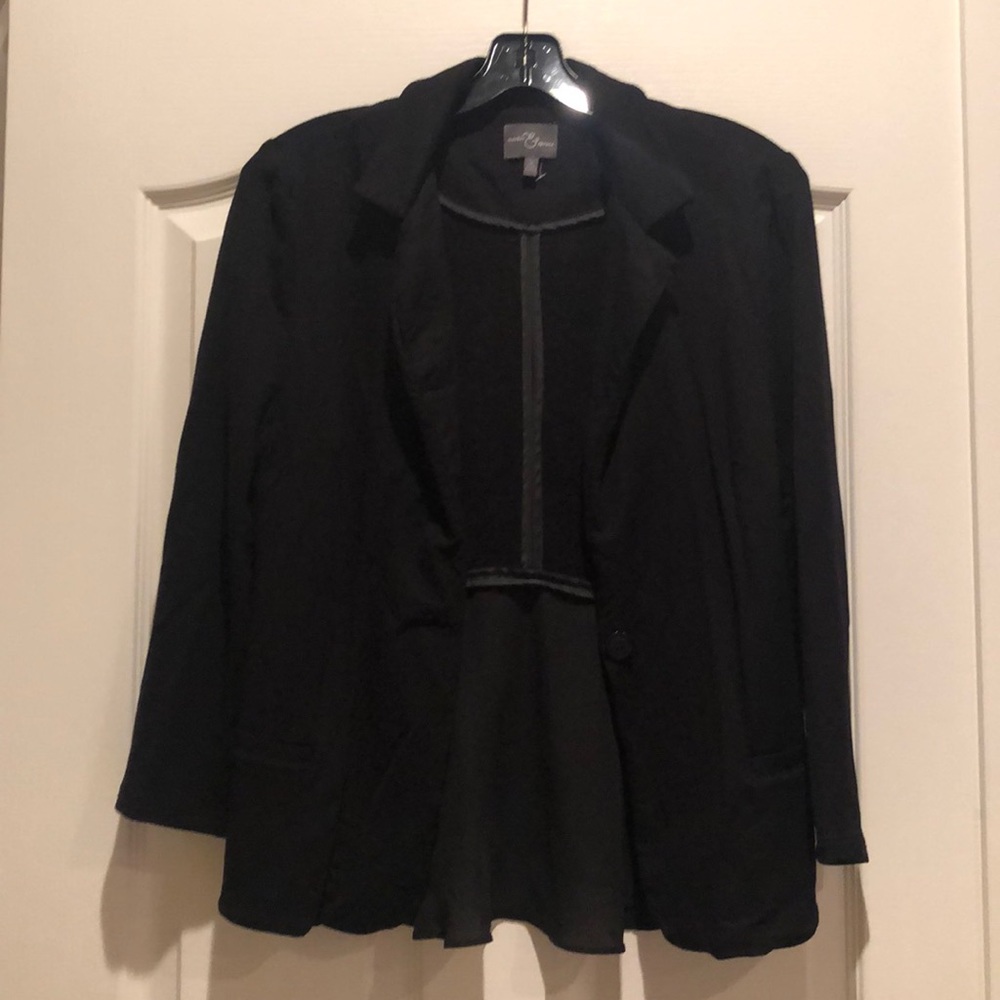 Black cotton 3/4 sleeve blazer with ruffle back